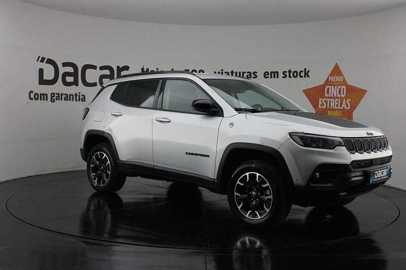 Branco Usado 2022 Jeep Compass Trailhawk SUV | € 25.999 (Preço justo) - Imagem 1/4
