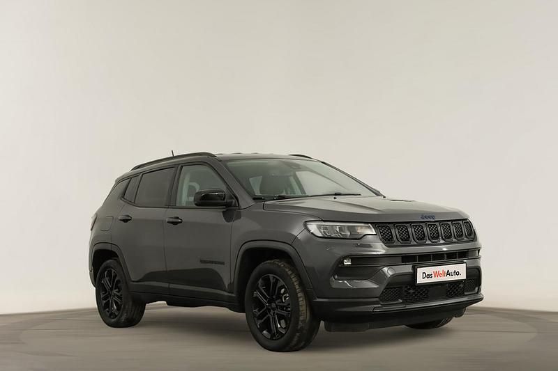 Cinzento Usado 2023 Jeep Compass Night Eagle SUV | € 28.490 - Imagem 1/4