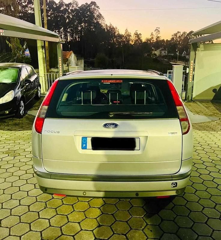 Usado Ford Focus 109 HP (80 kW) 2007 Cinzento Carrinha