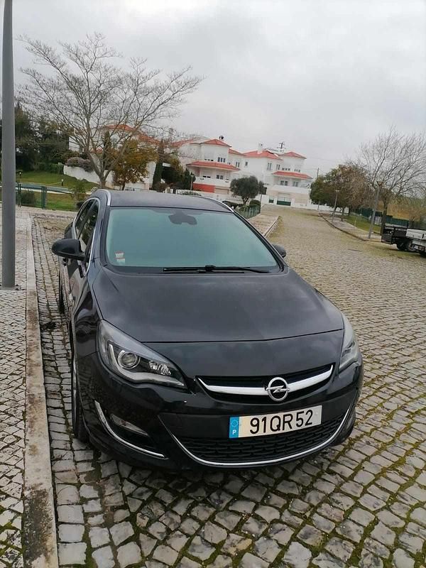 Preto Usado 2015 Opel Astra Cosmo Carrinha | € 10.500 (Preço justo) - Imagem 1/3