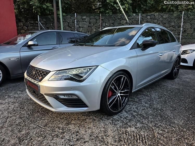 Cinza Usado 2017 Cupra Leon Carrinha | € 24.500 - Imagem 1/1
