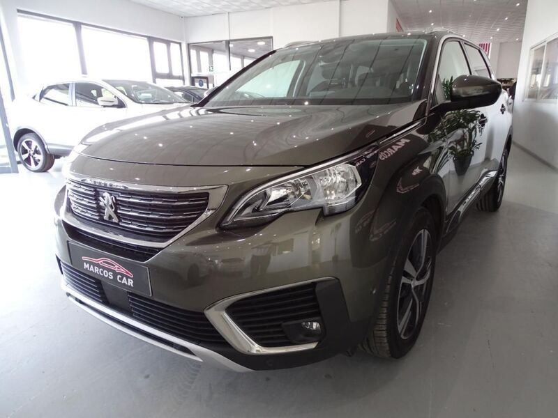 Usado Peugeot 5008 Allure 130 HP (95 kW) 2018 Cinzento Monovolume