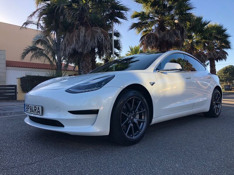 Branco Usado 2020 Tesla Model 3 Standard Range Plus Sedan | € 27.899 (Preço elevado) - Imagem 1/4