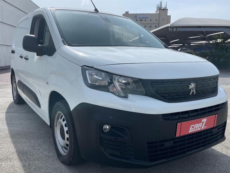 Branco Usado 2019 Peugeot Partner Premium Monovolume | € 16.500 (Caro) - Imagem 1/4