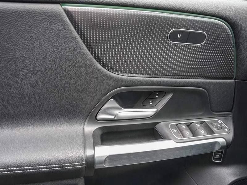 Usado Mercedes EQB250 Progressive 139 kW (190 HP) 2022 Preto SUV