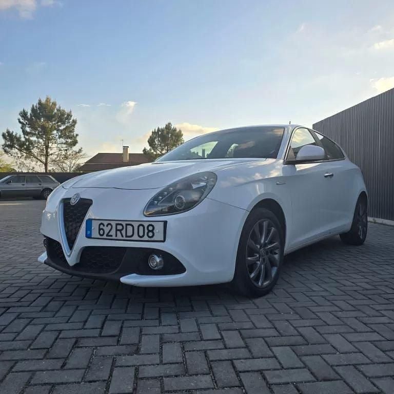 Usado Alfa Romeo Giulietta Exclusive 120 HP (88 kW) 2016 Branco Citadino