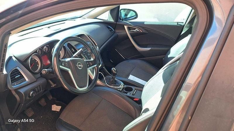 Usado Opel Astra 130 HP (95 kW) 2011 Sedan