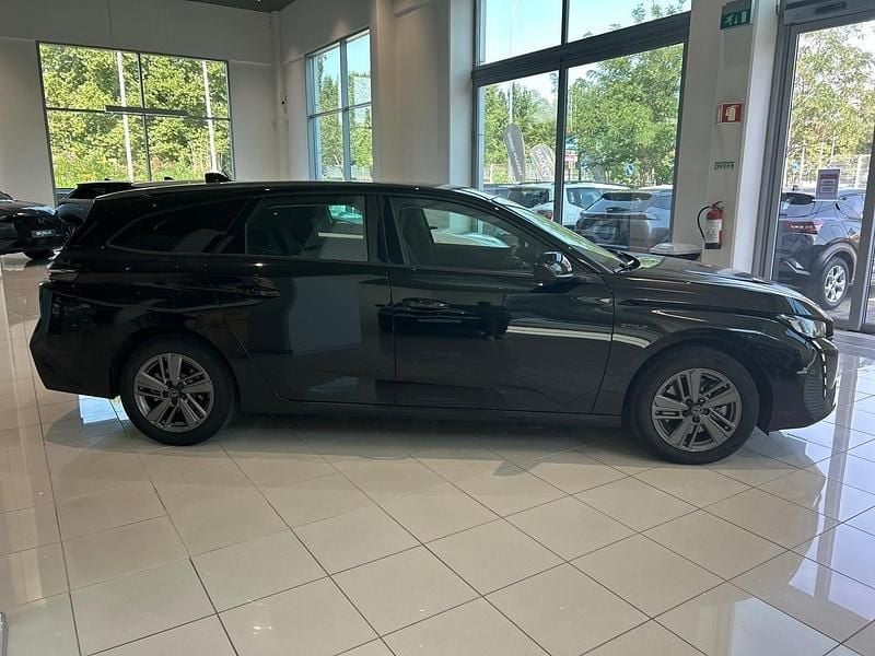 Usado Peugeot 308 SW Style 136 HP (100 kW) 2025 Preto Carrinha