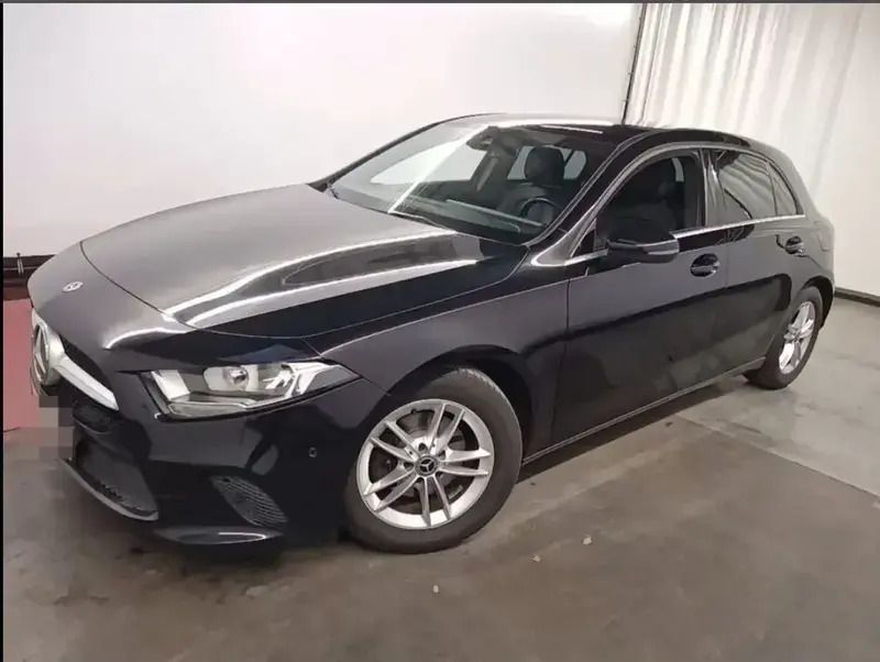 Preto Usado 2019 Mercedes A180 AMG line Citadino | € 22.745 (Bom preço) - Imagem 1/4