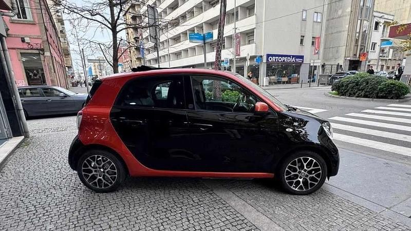 Usado Smart ForFour Electric Drive Prime 60 kW (82 HP) 2020 Laranja