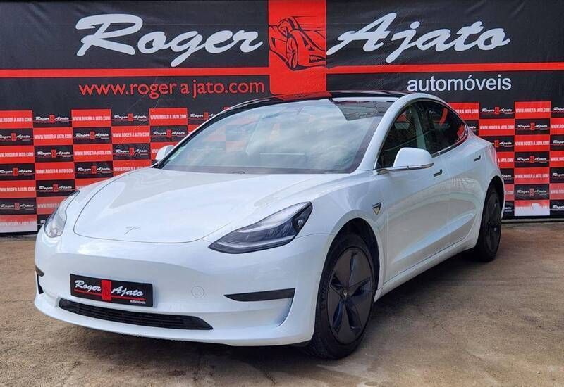 Branco (metalizado) Usado 2020 Tesla Model 3 Standard Range Plus Sedan | € 34.500 - Imagem 1/4