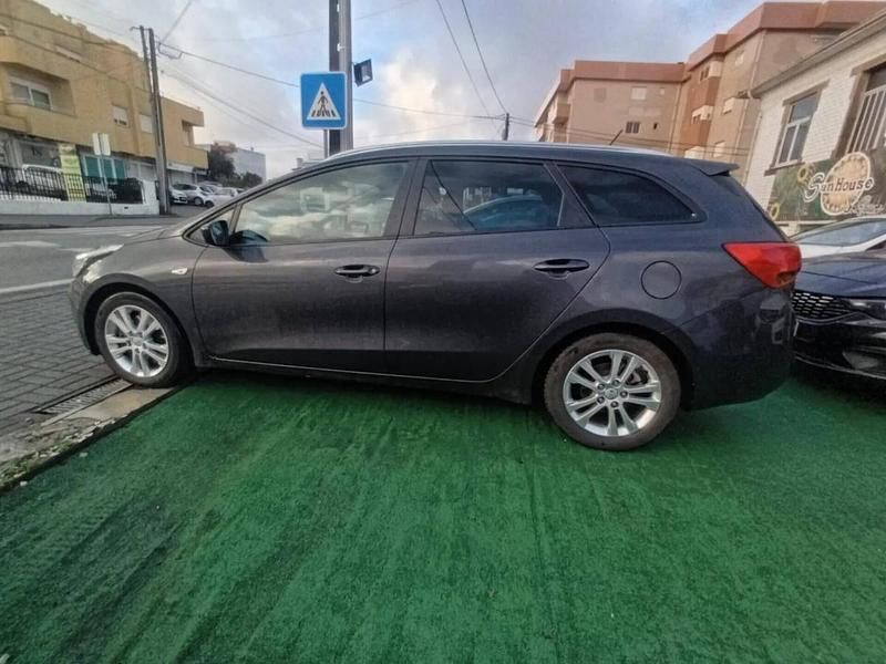 Usado Kia Ceed Sportswagon 90 HP (66 kW) 2014 Cinzento Carrinha