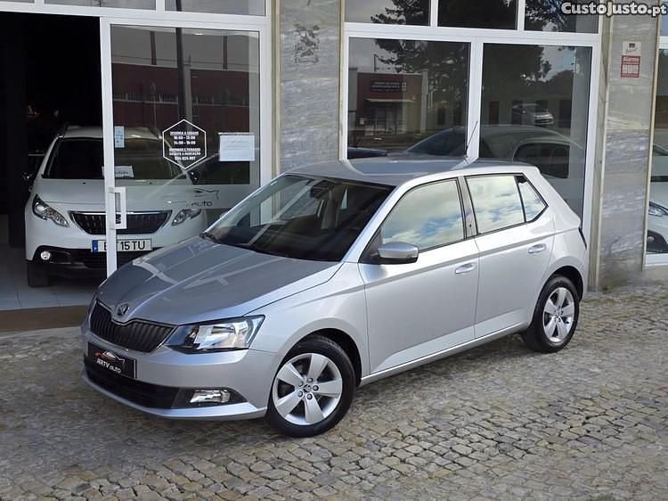 Cinza Usado 2015 Skoda Fabia Ambition | € 8.450 (Preço justo) - Imagem 1/1