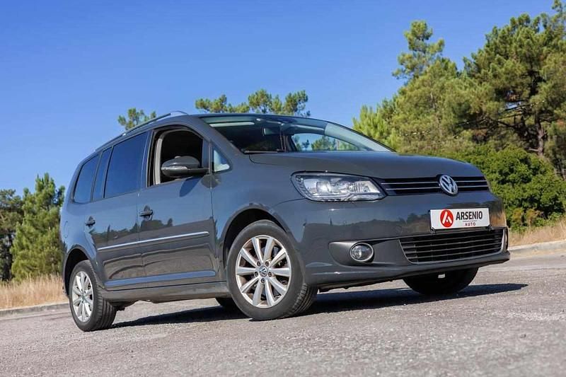 Usado VW Touran 140 HP (102 kW) 2015 Cinzento Monovolume