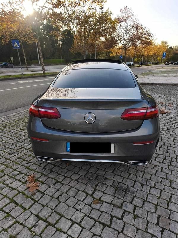 Usado Mercedes E220 194 HP (142 kW) 2018 Cinzento Coupé