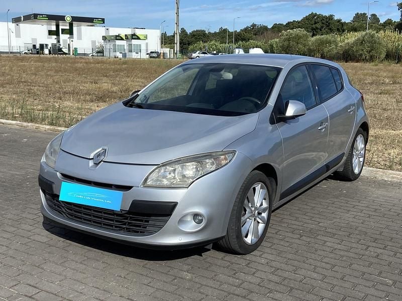 Cinzento Usado 2009 Renault Mégane III Dynamique | € 5.250 (Preço justo) - Imagem 1/4