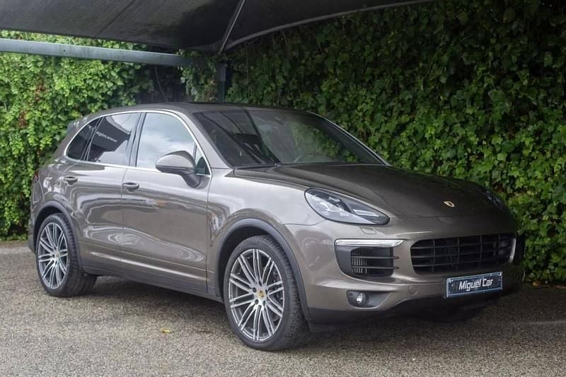 Castanho Usado 2014 Porsche Cayenne Platinum Edition SUV | € 40.900 (Bom preço) - Imagem 1/4