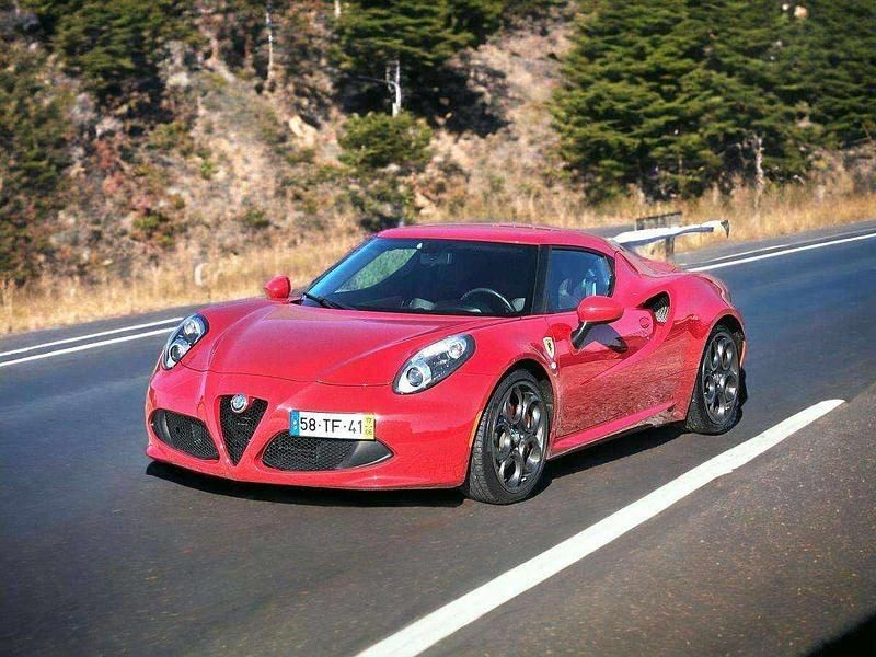 Vermelho Usado 2017 Alfa Romeo 1750 Sedan | € 89.900 - Imagem 1/4