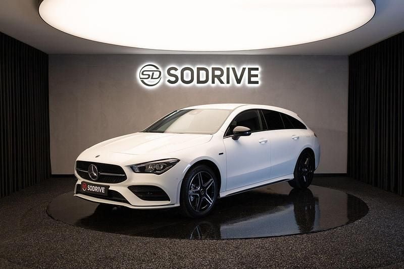 Branco Usado 2020 Mercedes CLA250 Shooting Brake AMG line Carrinha | € 33.900 - Imagem 1/4