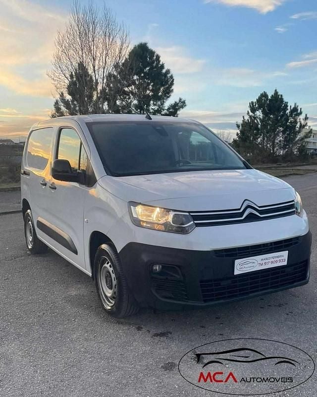 Branco Usado 2022 Citroën Berlingo Shine Monovolume | € 13.990 (Bom preço) - Imagem 1/4