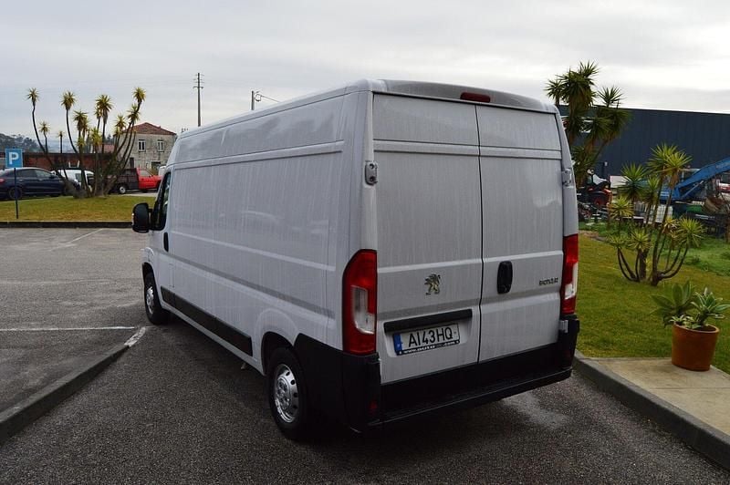Usado Peugeot Boxer 140 HP (102 kW) 2021 Branco Van