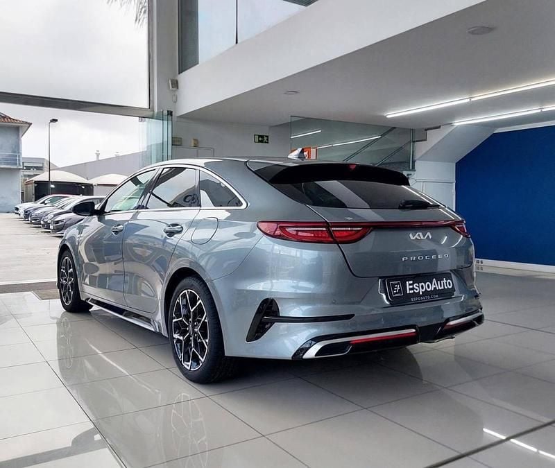 Usado Kia ProCeed 120 HP (88 kW) 2022 Cinzento Carrinha