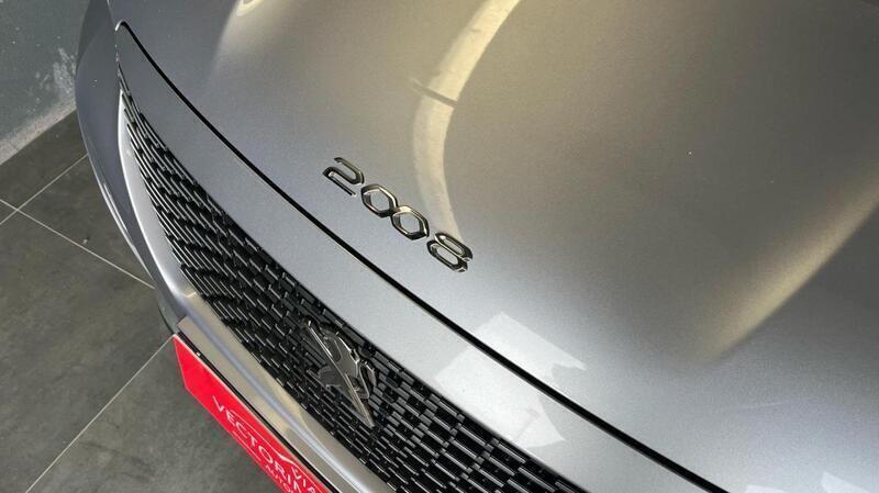 Usado Peugeot e-2008 100 kW (136 HP) 2022 Cinzento SUV