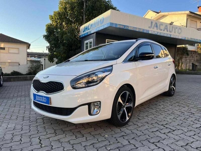 Branco Usado 2016 Kia Carens Monovolume | € 14.000 (Preço justo) - Imagem 1/4