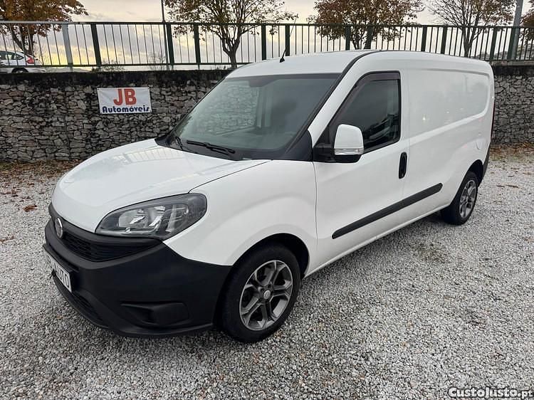 Branco Usado 2018 Fiat Doblò Monovolume | € 11.350 (Preço justo) - Imagem 1/1