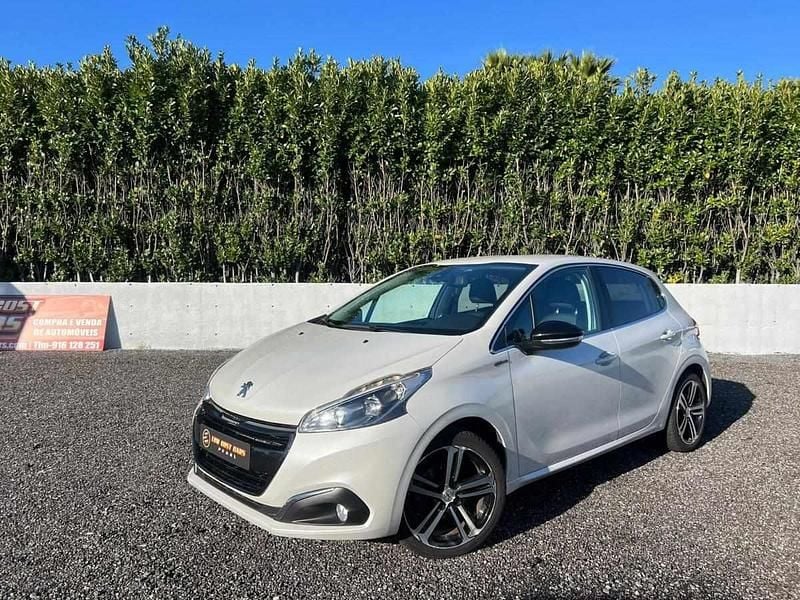 Branco Usado 2016 Peugeot 208 GT-line Citadino | € 9.990 (Bom preço) - Imagem 1/4