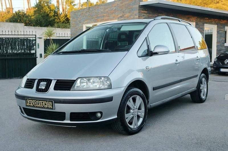 Cinzento Usado 2010 Seat Alhambra Monovolume | € 10.500 (Caro) - Imagem 1/4