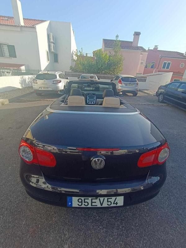 Usado VW Eos 140 HP (102 kW) 2007 Azul Cabrios