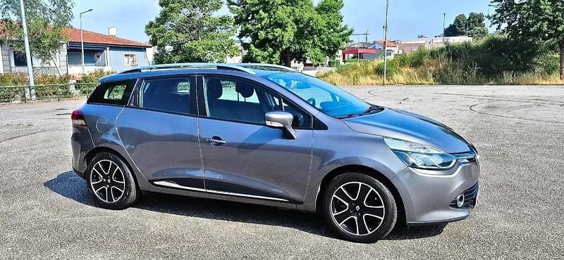 Cinzento Usado 2015 Renault Clio GrandTour LIMITED Carrinha | € 9.900 (Preço justo) - Imagem 1/4