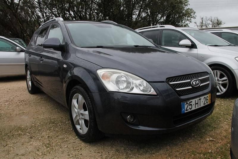 Cinzento Usado 2009 Kia Ceed Sportswagon Carrinha | € 6.000 - Imagem 1/4