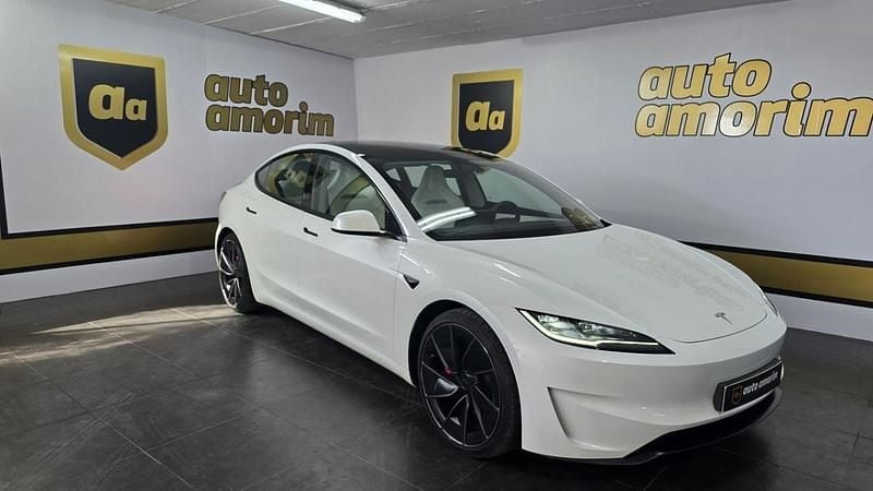 Branco Usado 2024 Tesla Model 3 Performance Sedan | € 47.500 - Imagem 1/4