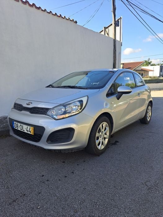 Branco Usado 2014 Kia Rio | € 7.250 - Imagem 1/4
