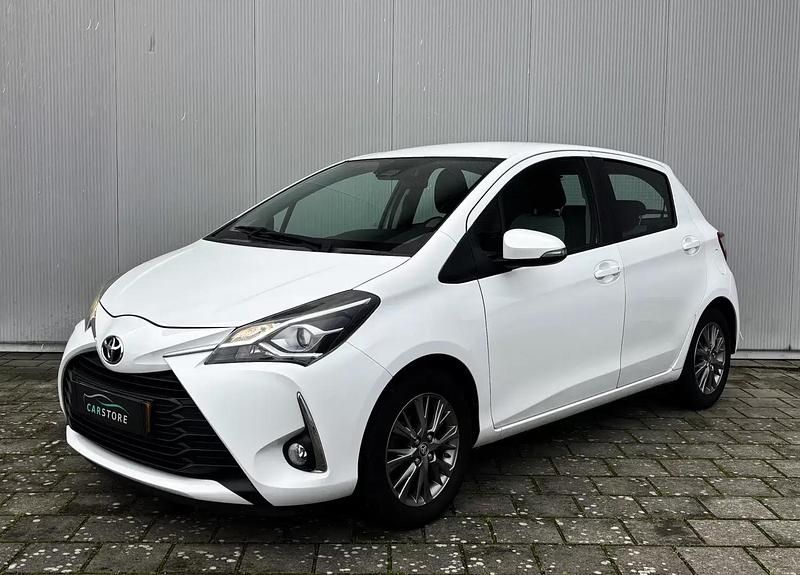 Usado Toyota Yaris Comfort 69 HP (50 kW) 2017 Branco