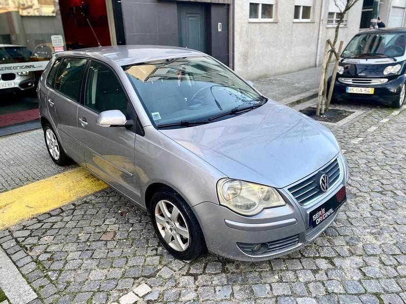 Usado VW Polo 80 HP (58 kW) 2007 Cinzento Citadino