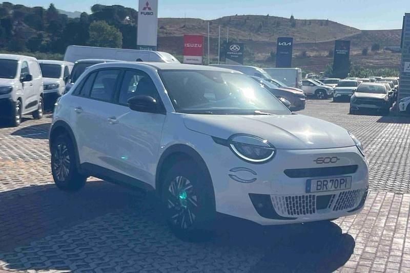 Branco Novo 2025 Fiat 600E Red SUV | € 33.500 - Imagem 1/4