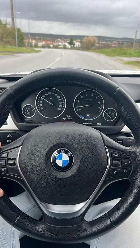 Usado BMW 330 183 HP (134 kW) 2017 Branco Sedan