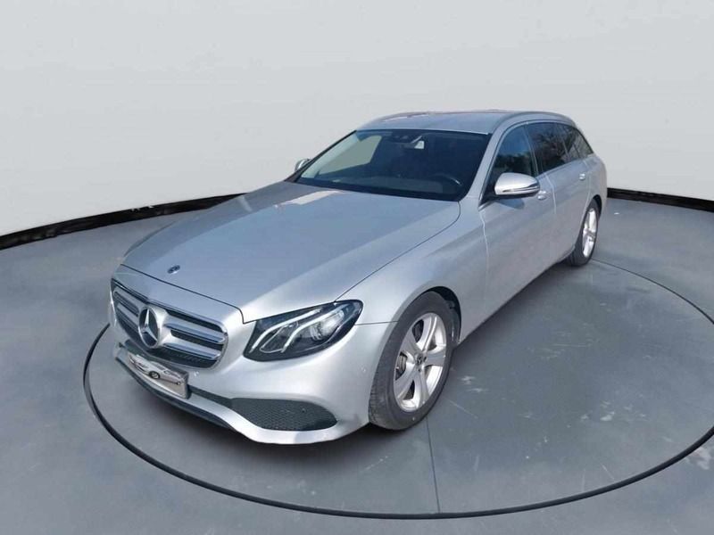 Cinzento Usado 2018 Mercedes E220 Carrinha | € 29.500 (Preço justo) - Imagem 1/4