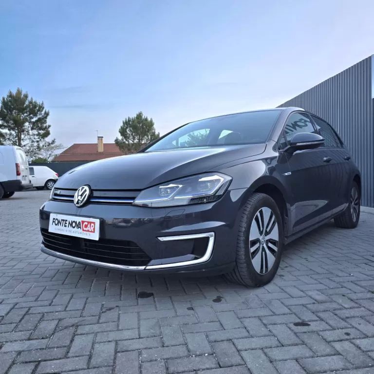 Cinza escuro Usado 2018 VW e-Golf Citadino | € 16.250 (Preço justo) - Imagem 1/4