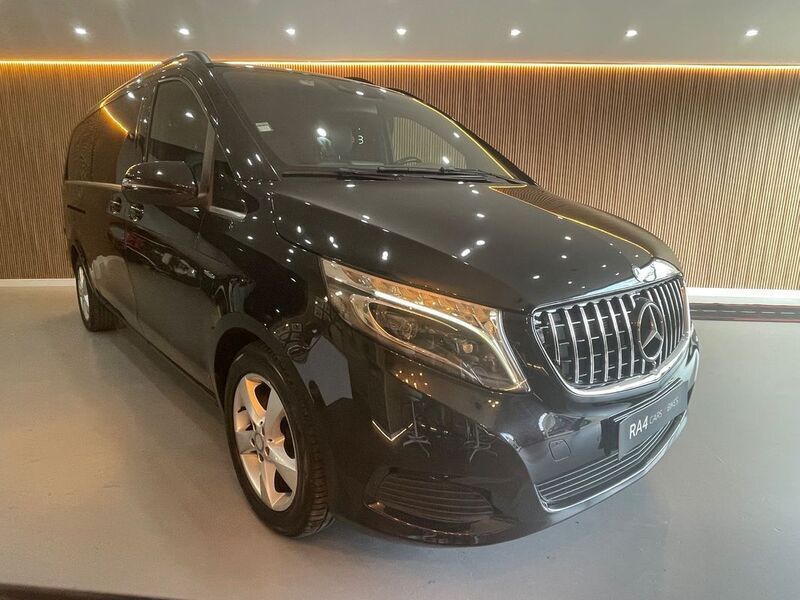 Preto Usado 2016 Mercedes V220 Exclusive Monovolume | € 43.990 - Imagem 1/4