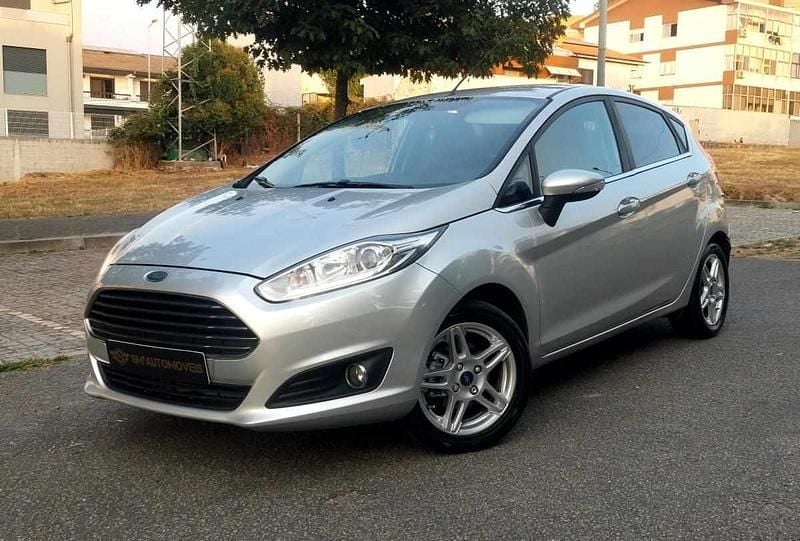 Cinzento Usado 2014 Ford Fiesta Citadino | € 7.950 (Bom preço) - Imagem 1/4