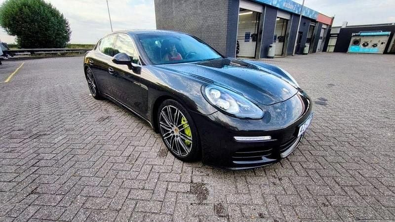 Usado 2015 Porsche Panamera S E-Hybrid Sedan | € 41.900 (Super Preço) - Imagem 1/4