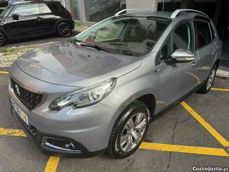 Cinza Usado 2017 Peugeot 2008 Style SUV | € 12.900 (Bom preço) - Imagem 1/1