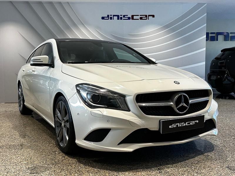 Branco Usado 2016 Mercedes CLA180 Urban Sedan | € 17.900 - Imagem 1/4