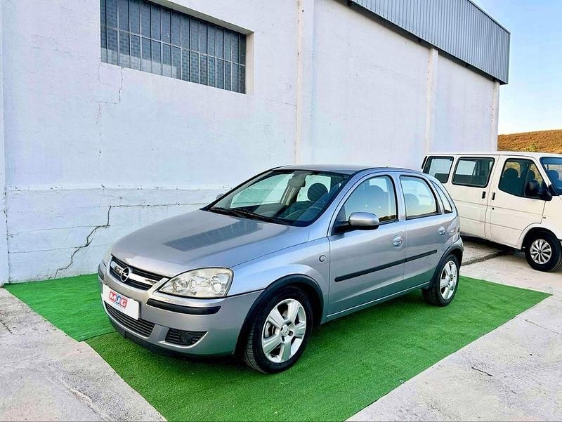 Usado Opel Corsa Cosmo 70 HP (51 kW) 2005 Sedan