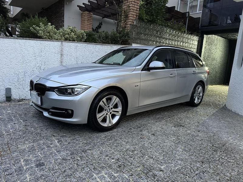 Usado 2013 BMW 320 Sport Line Sedan | € 13.250 (Bom preço) - Imagem 1/4