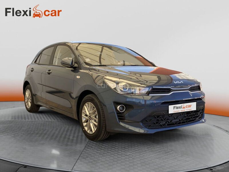 Azul Usado 2023 Kia Rio Citadino | € 18.990 (Preço elevado) - Imagem 1/1